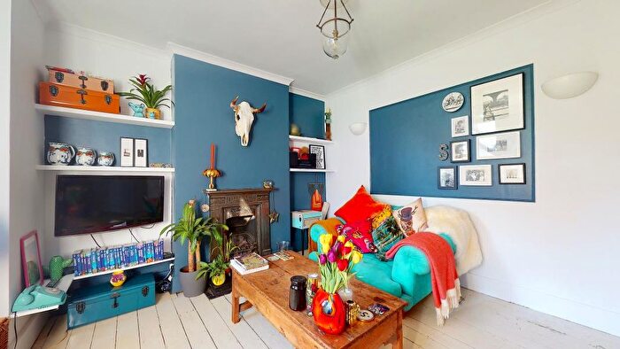 1 Bedroom Flat To Rent In Dancer Road, Richmond, TW9