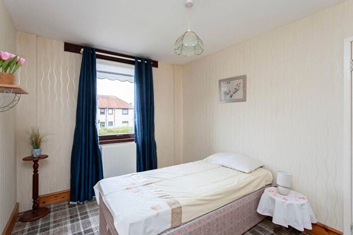 2 Bedroom Semi-Detached Villa For Sale In Carlochie Place, Dundee, DD4