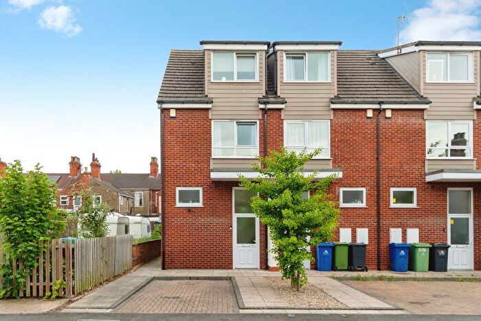 2 Bedroom End Of Terrace House For Sale In Willingham Street, Grimsby, DN32