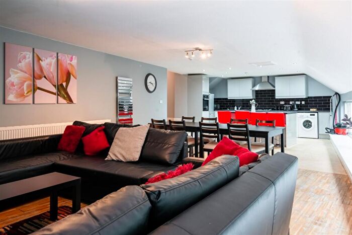 3 Bedroom Apartment To Rent In Derwent Views, Dale Road, Matlock, DE4