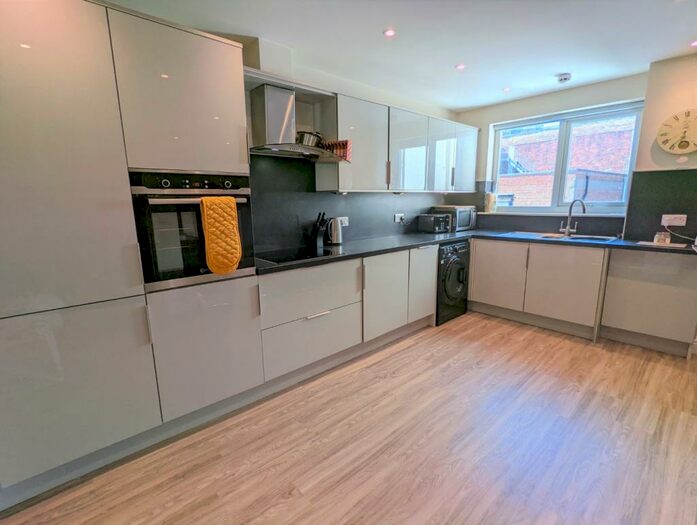 1 Bedroom Apartment To Rent In London Street, Southport, Merseyside, PR9