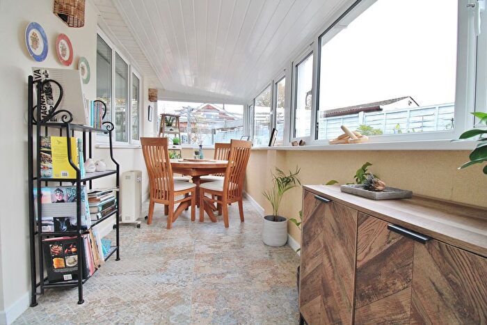 2 Bedroom Detached Bungalow For Sale In Mays Lane, Stubbington, Fareham, PO14