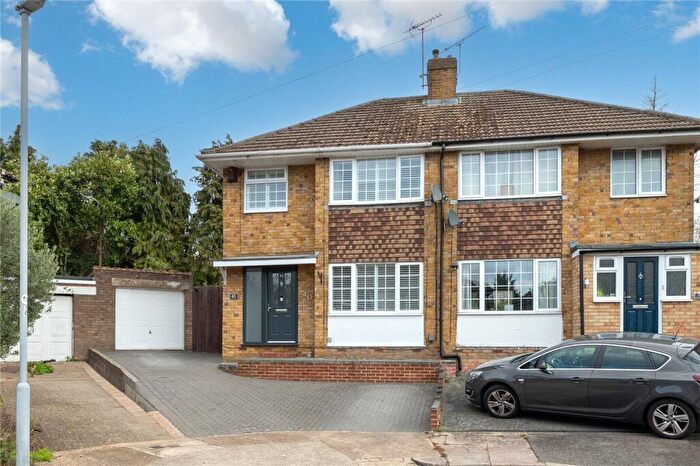 3 Bedroom Semi-Detached House For Sale In Kynance Close, Luton, Bedfordshire, LU2