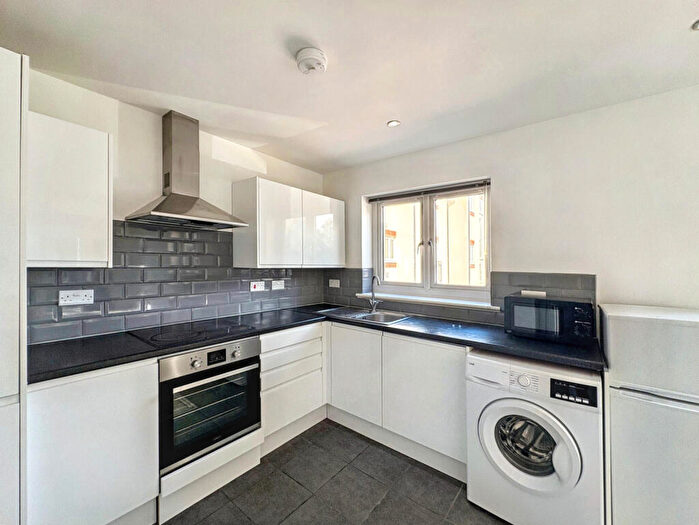 1 Bedroom Flat To Rent In Spire View, SO15