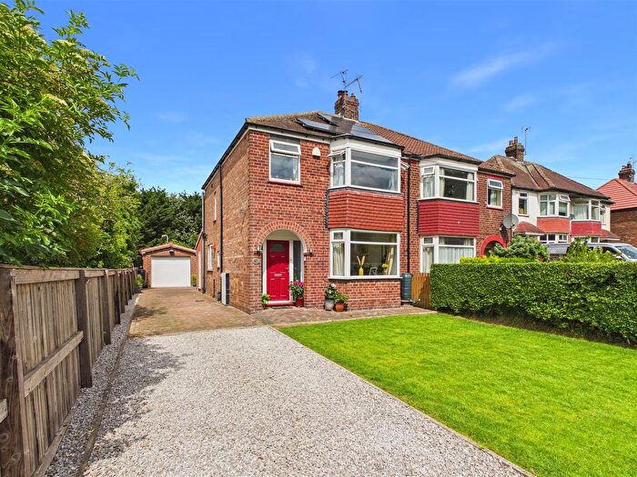 3 Bedroom Semi Detached House For Sale In Gibson Lane South, Melton, HU14