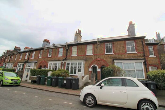 1 Bedroom Flat To Rent In Inwood Crescent, Brighton, BN1