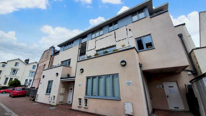 2 Bedroom Flat To Rent In Hampton Road, Redland, BS6