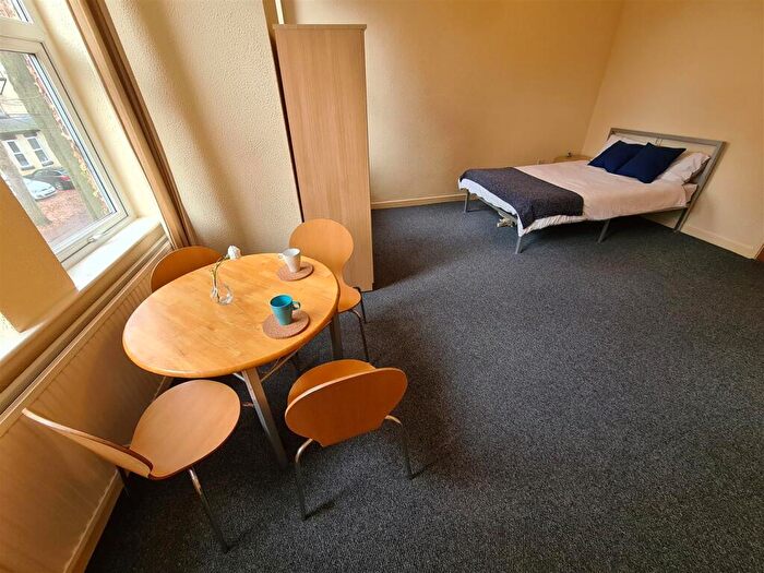 Flat To Rent In Chatham Grove, West Didsbury, Manchester, M20