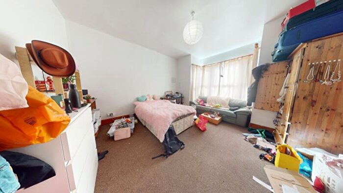 8 Bedroom Terraced House To Rent In Manor Terrace, Hyde Park, Leeds, LS6