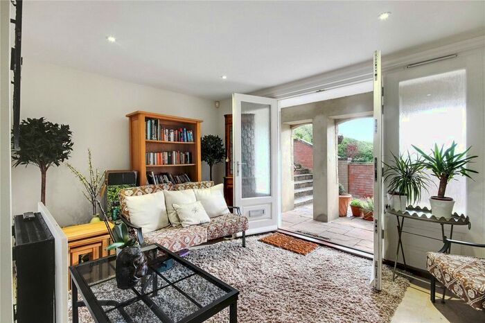 3 Bedroom Flat To Rent In Nevill Park, Tunbridge Wells, Kent, TN4