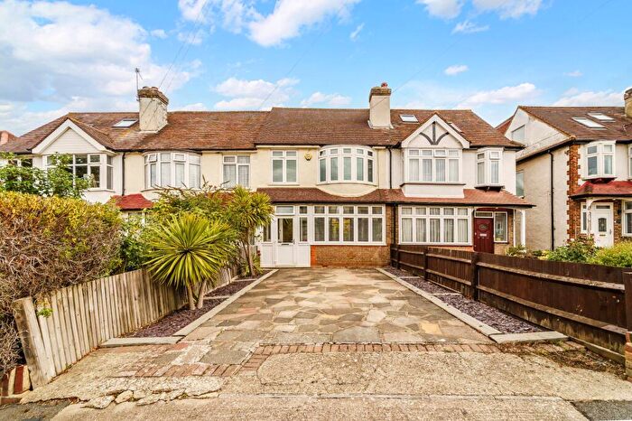 3 Bedroom Terraced House For Sale In Ardrossan Gardens, Worcester Park, KT4