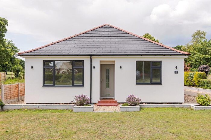 3 Bedroom Detached Bungalow For Sale In Brigg Road, Hibaldstow, DN20