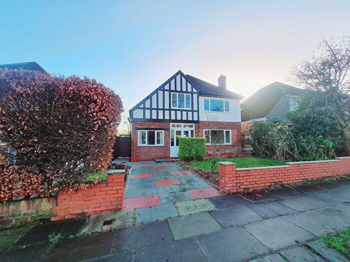 4 Bedroom Detached House To Rent In Manchester Road, Bury, BL9