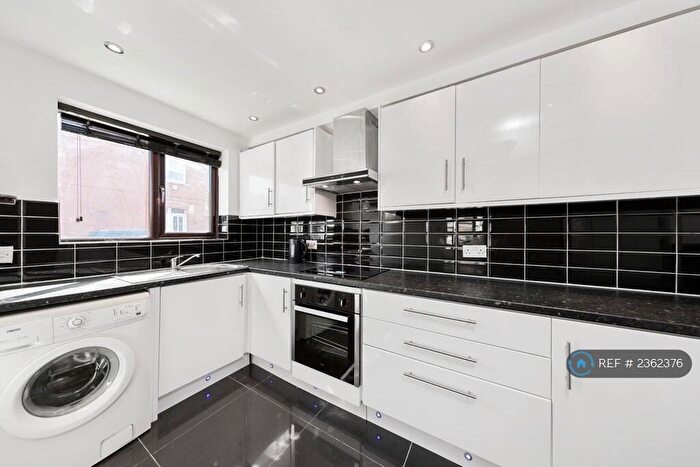 2 Bedroom Flat To Rent In Bond Road, Surbiton, KT6