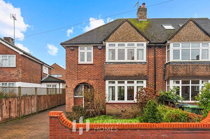 3 Bedroom Semi Detached House For Sale In Central Drive, St. Albans, AL4