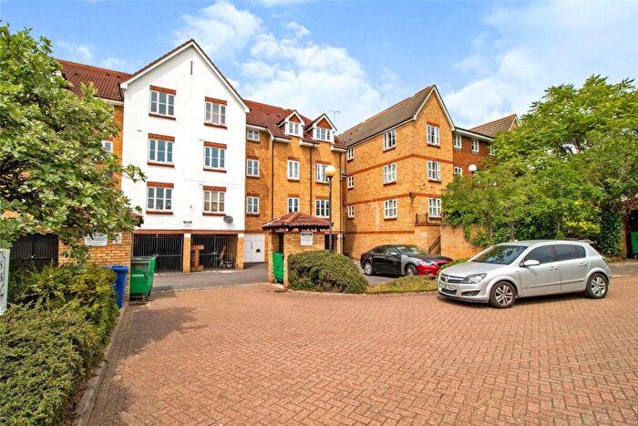 2 Bedroom Flat For Sale In Highgrove Mews, Grays, Essex, RM17