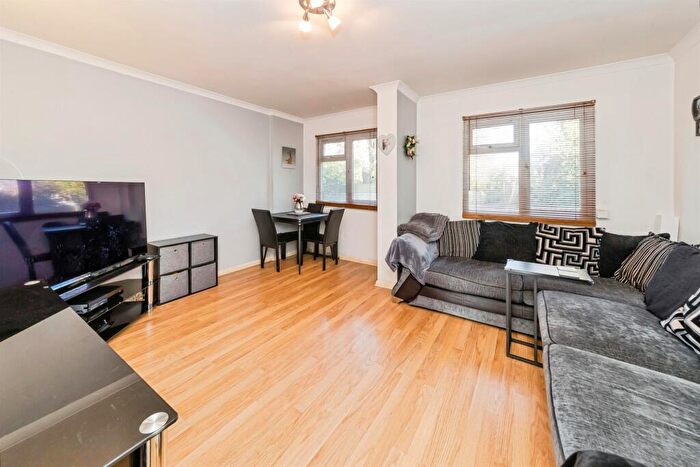 2 Bedroom Flat For Sale In Sandy Lane, Crawley Down, Crawley, RH10
