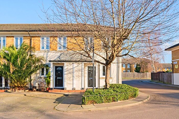 2 Bedroom Flat To Rent In Coleridge Square, London, W13