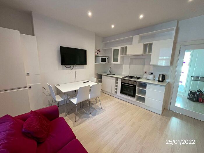 1 Bedroom Flat To Rent In Fraser Street, First Floor Right, Aberdeen, AB25