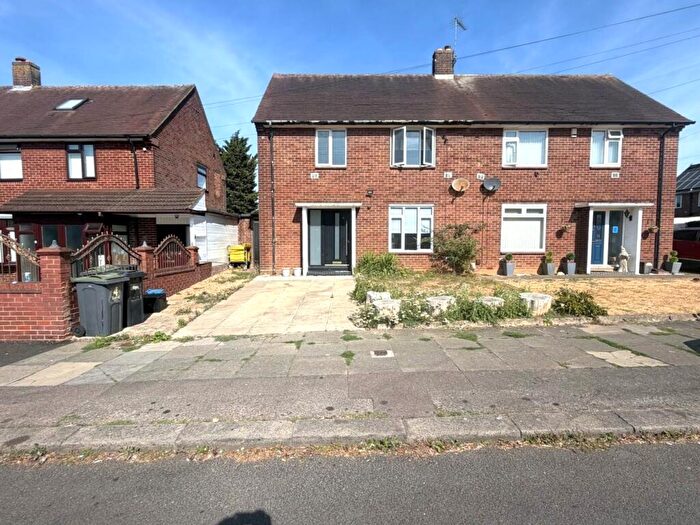 3 Bedroom Semi-Detached House To Rent In Homestead Way, Luton, LU1