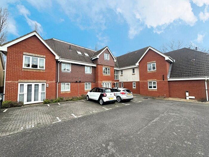 2 Bedroom Flat To Rent In Park Cottage Drive, Fareham, Hampshire, PO15