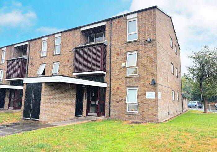 2 Bedroom Flat For Sale In Bourne Avenue, Hayes, Middlesex, UB3