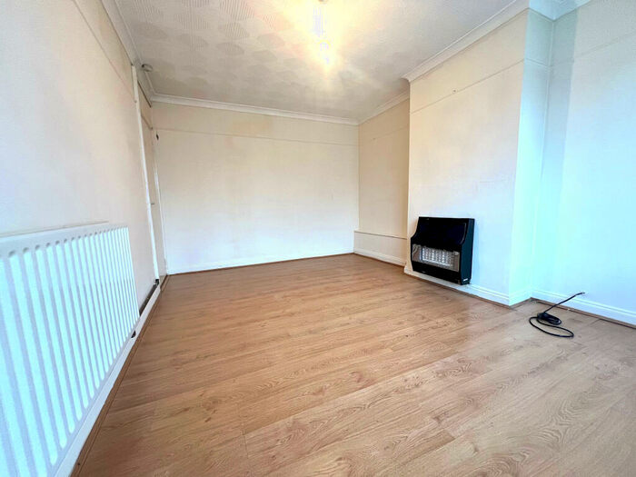 1 Bedroom Flat To Rent In Bastable Avenue, Barking, IG11