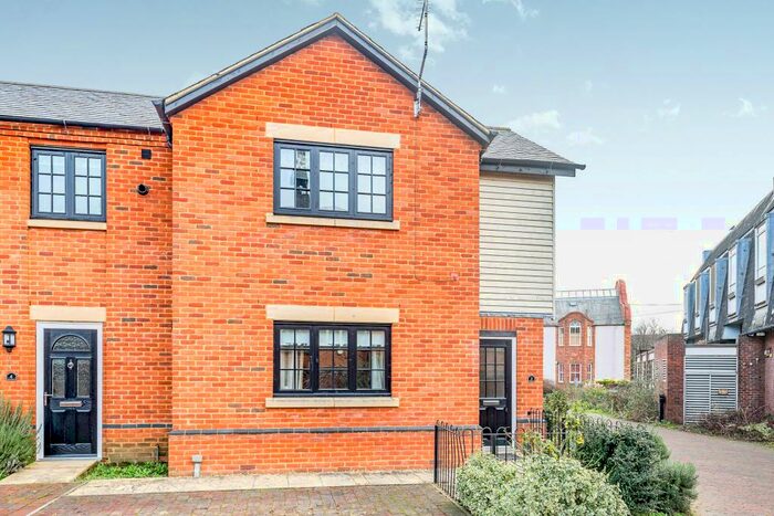 1 Bedroom Terraced House To Rent In Silver Street, Newport Pagnell, MK16