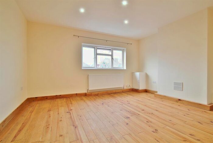 2 Bedroom Maisonette To Rent In Wheatley Road, Isleworth TW7