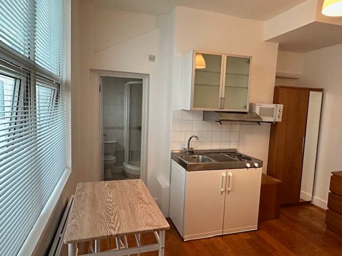 Studio To Rent In Queens Road, London, NW4