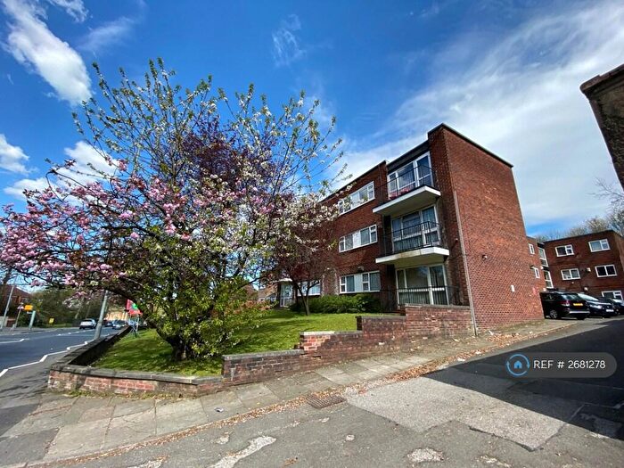 2 Bedroom Flat To Rent In Lovell Court, Manchester, M8