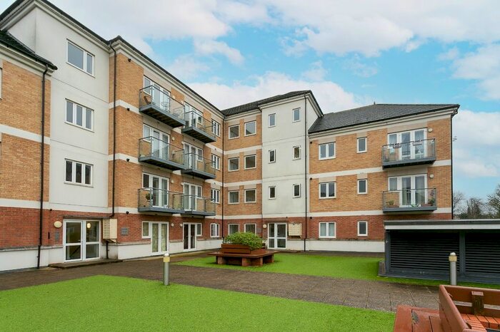 1 Bedroom Flat To Rent In Hales Court, Ley Farm Close, Watford, Herts, WD25