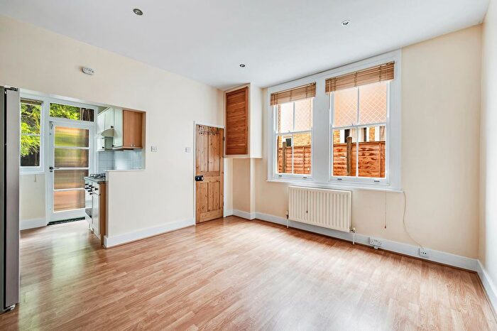 2 Bedroom Flat To Rent In Murry Road, Ealing, London, W5