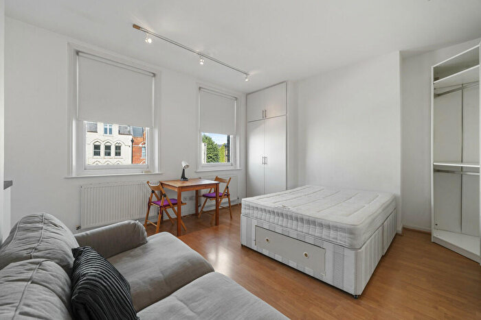 Studio To Rent In Stroud Green Road, N4