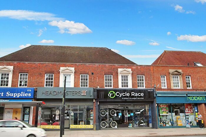 2 Bedroom Flat To Rent In Upper Richmond Road West (), East Sheen, SW14