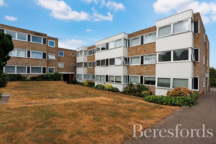 2 Bedroom Flat For Sale In Carlton Close, Upminster, RM14