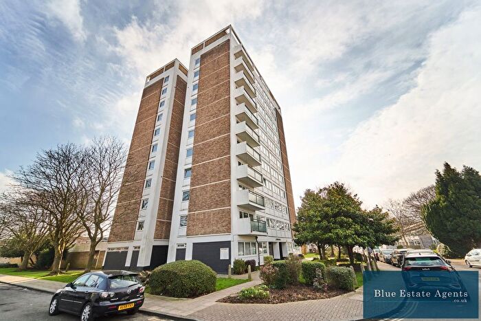 2 Bedroom Flat For Sale In Wheatlands, Hounslow, TW5