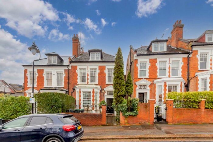 3 Bedroom Flat To Rent In Southwood Avenue, Highgate, N6