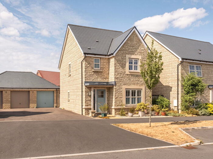 3 Bedroom Detached House For Sale In Groundstone Way, Corsham, SN13