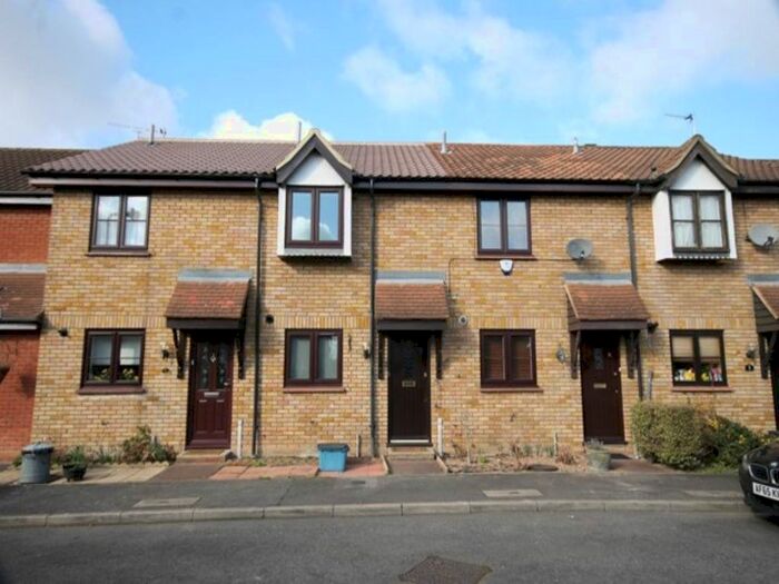 2 Bedroom Property To Rent In Vienna Close, Clayhall, Essex IG5