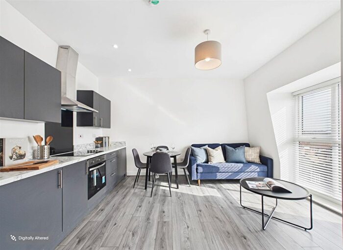 2 Bedroom Flat To Rent In Queens Court, Queens Drive, Liverpool, L13