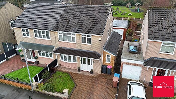4 Bedroom Semi-Detached House To Rent In Broadway Irlam, M44
