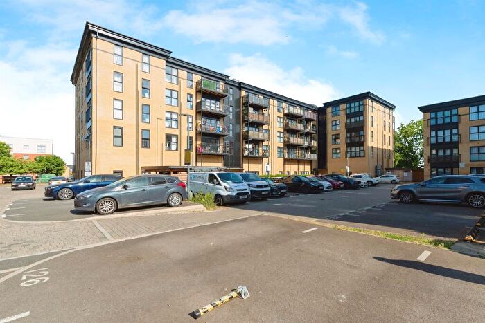 1 Bedroom Flat For Sale In Giles Crescent, Stevenage, SG1