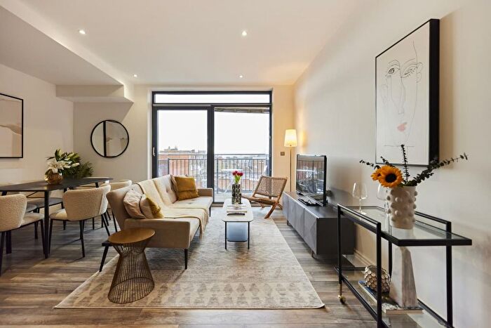 3 Bedroom Flat To Rent In Manor Park Road, London, NW10