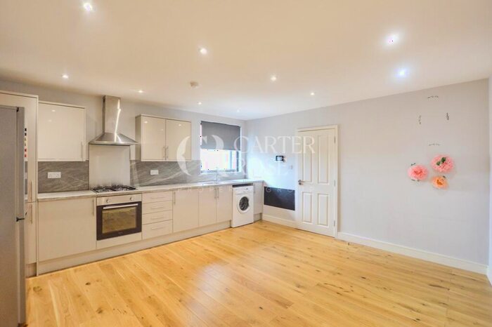 2 Bedroom Flat To Rent In Knights Hill, London, SE27