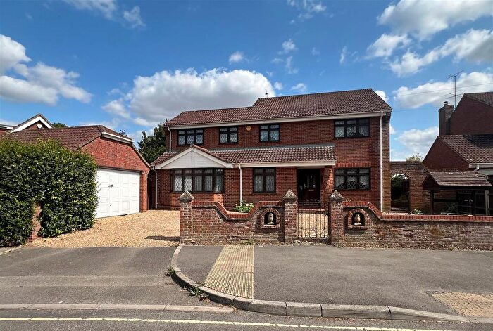 5 Bedroom Detached House For Sale In Old Kempshott Lane, Basingstoke, RG22