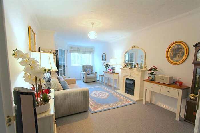 1 Bedroom Retirement Property For Sale In Hampton Lodge, Cavendish Road, Sutton, SM2