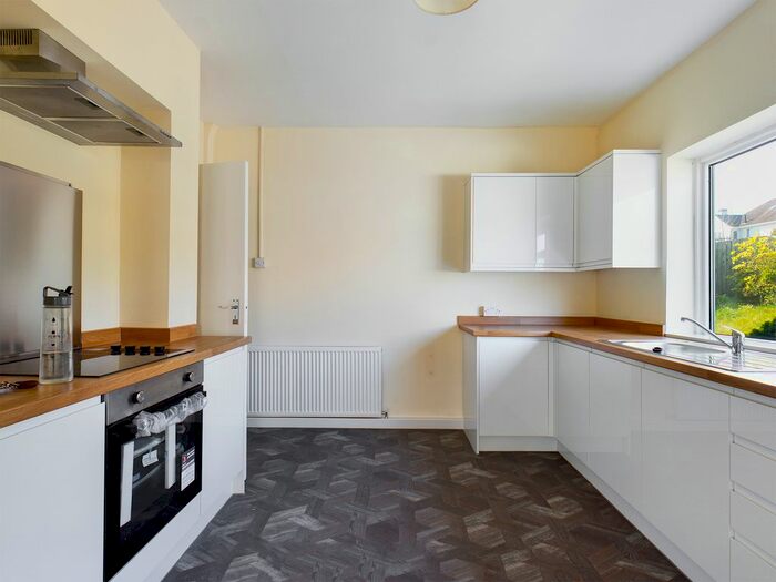 4 Bedroom Detached House To Rent In Shiphay Avenue, Torquay, TQ2