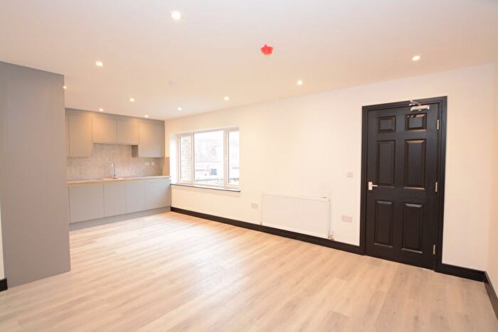 2 Bedroom Flat To Rent In Burkes Parade, Beaconsfield, HP9