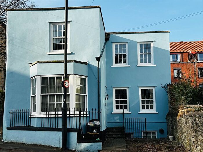 3 Bedroom Flat To Rent In B, Henrietta Street, Bristol, BS2